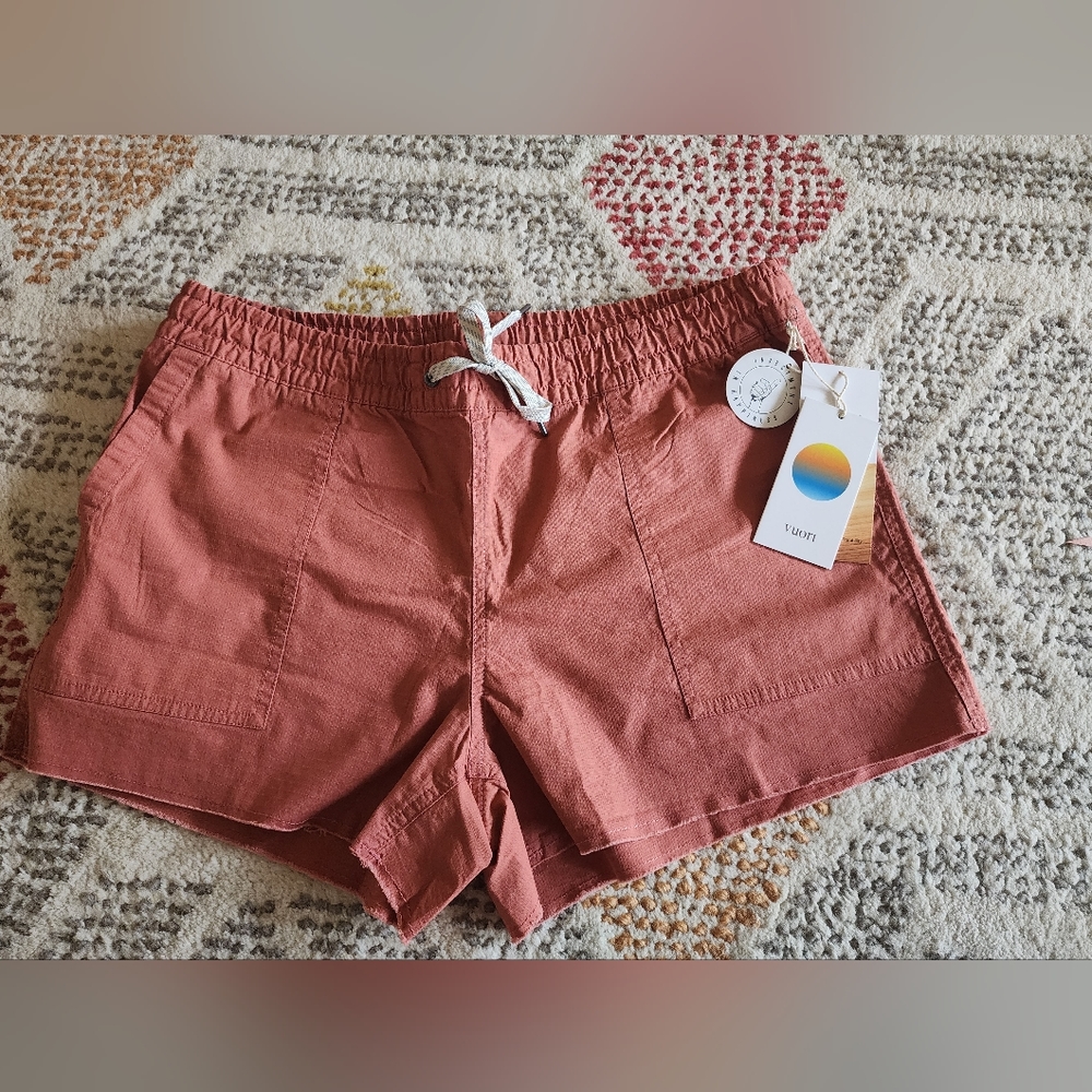 Vuori Women's Ripstop Shorts - large